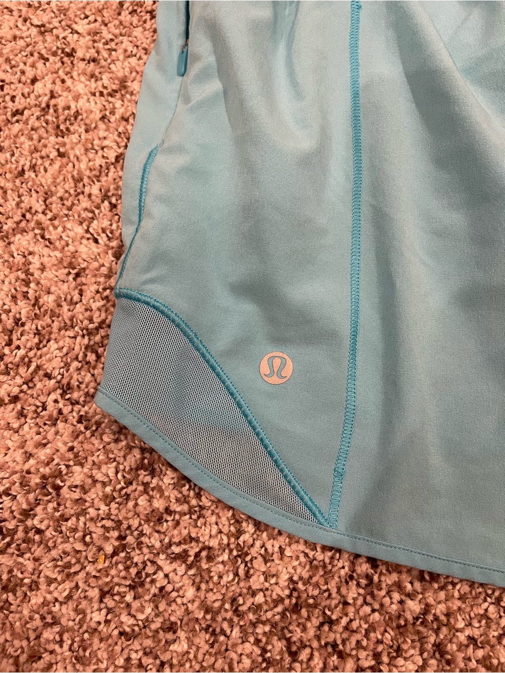 Lululemon Electric Turquoise Hotty Hot Low-Rise Lined Short 4" Size 8 - Picture 5 of 8